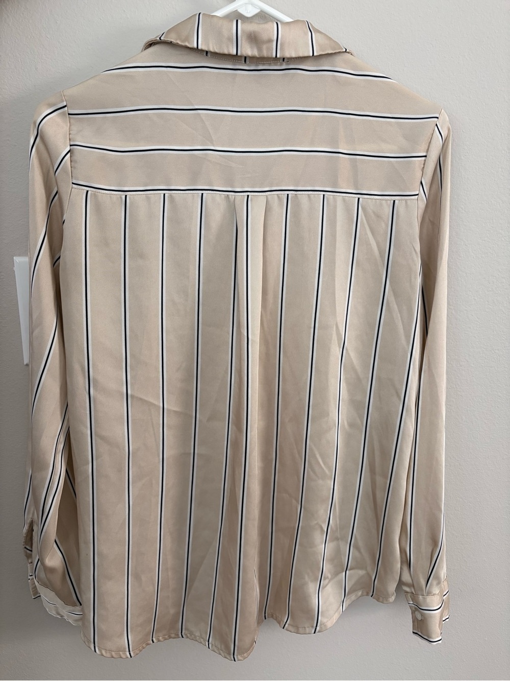 Forever 21 Beige Striped Satin Button-Down Shirt Size S - Used - Picture 2 of 10